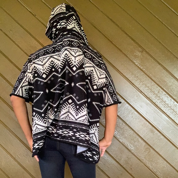 Kimono style poncho thing! Sz SM - Picture 3 of 6